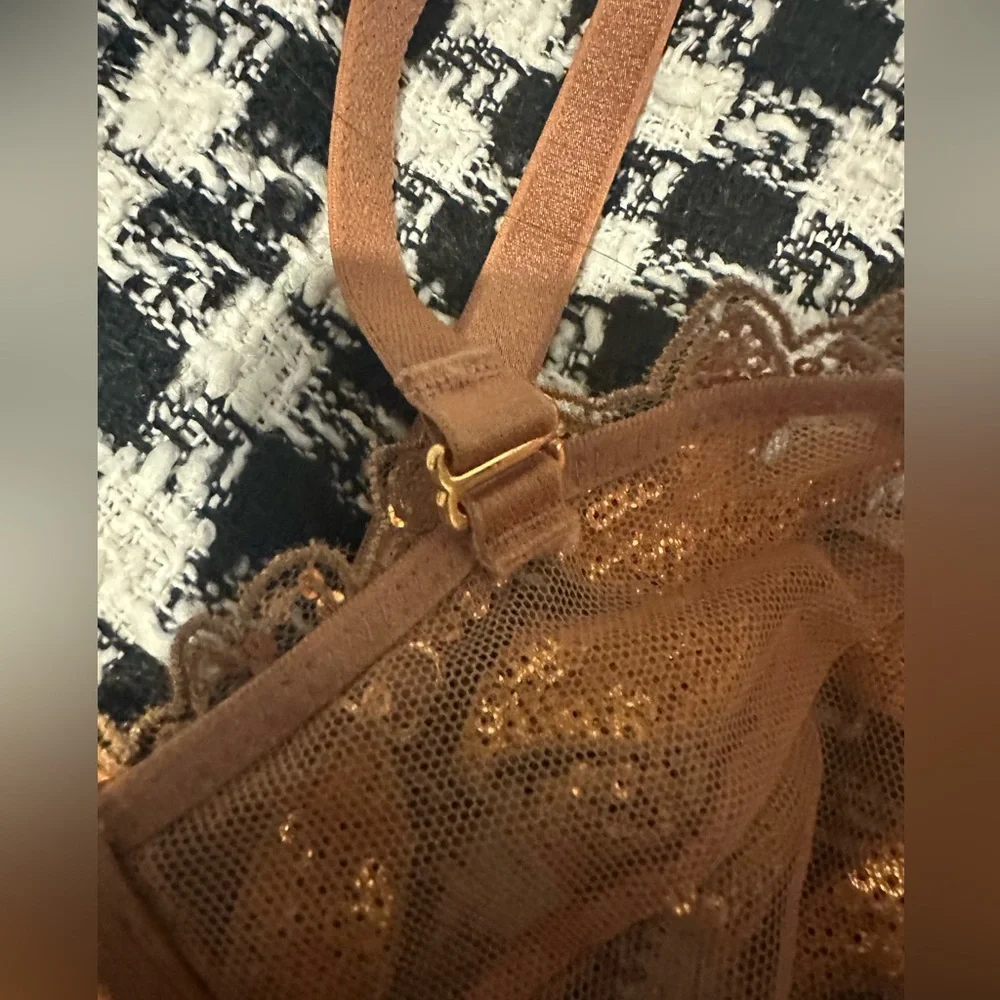 32DD Victoria’s secret ziggy glam gold sequin bra top - Picture 7 of 10